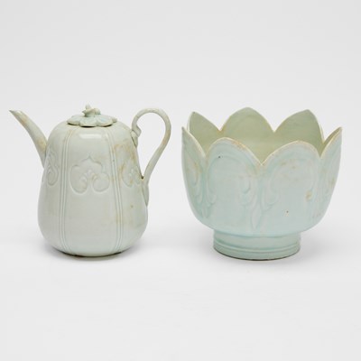 Lot 84 - A Fine Chinese Qingbai Melon-Form Ewer and Cover with Matching Warming Bowl