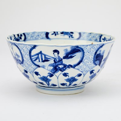 Lot 106 - A Chinese Blue and White Porcelain Bowl with Barbed Rim