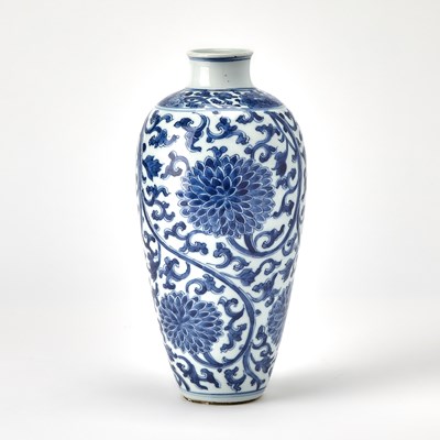 Lot 165 - A Chinese Blue and White Porcelain Vase