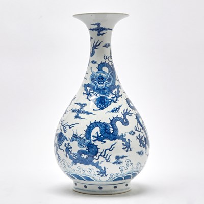 Lot 154 - A Chinese Blue and White Porcelain Pear-Shaped ‘Dragon’ Vase, Yuhuchun