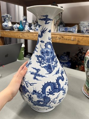 Lot 154 - A Chinese Blue and White Porcelain Pear-Shaped ‘Dragon’ Vase, Yuhuchun