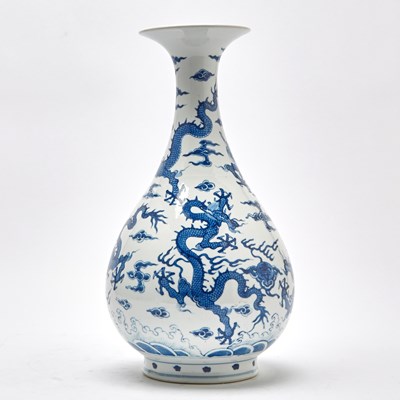 Lot 154 - A Chinese Blue and White Porcelain Pear-Shaped ‘Dragon’ Vase, Yuhuchun