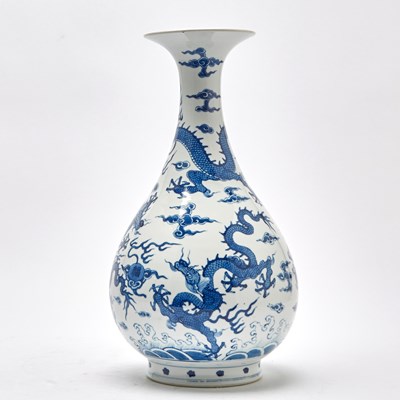 Lot 154 - A Chinese Blue and White Porcelain Pear-Shaped ‘Dragon’ Vase, Yuhuchun