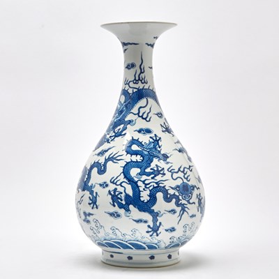 Lot 154 - A Chinese Blue and White Porcelain Pear-Shaped ‘Dragon’ Vase, Yuhuchun