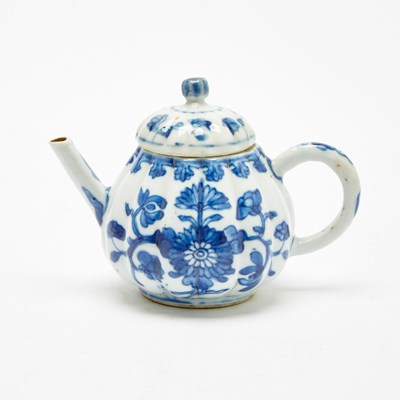 Lot 114 - A Chinese Blue and White Porcelain Teapot