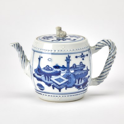 Lot 115 - A Good Chinese Blue and White Porcelain Barrel-Form Teapot