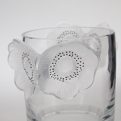Lot 543 - Lalique Molded Glass "Anemone" Ice Bucket