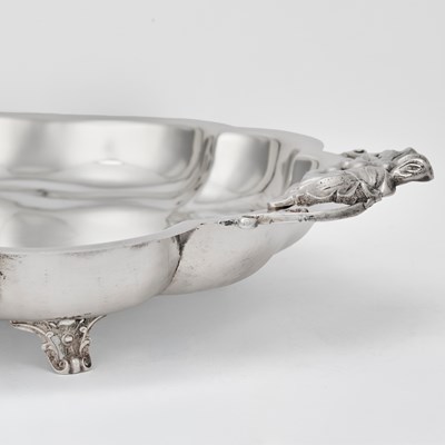 Lot 519 - Three American Sterling Silver Footed Serving Bowls