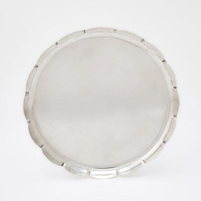 Lot 552 - Old Newbury Crafters Sterling Silver Circular Tray