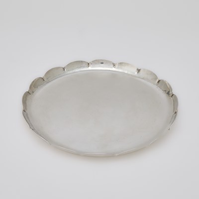 Lot 552 - Old Newbury Crafters Sterling Silver Circular Tray