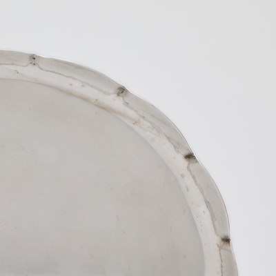 Lot 552 - Old Newbury Crafters Sterling Silver Circular Tray