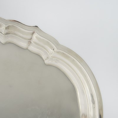Lot 559 - Graduated Pair of Reed & Barton Sterling Silver "Newport" Pattern Platters