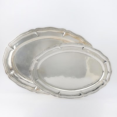 Lot 561 - Pair of Mexican Sterling Silver Graduated Platters