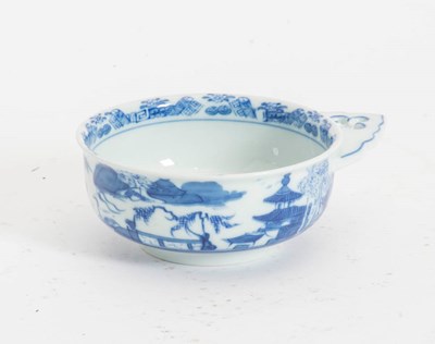 Lot 318 - Mottahedeh Blue and White Porcelain Porringer