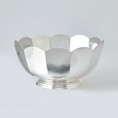 Lot 558 - Old Newbury Crafters Sterling Silver Bowl