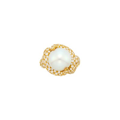 Lot 54 - Henry Dunay Gold, South Sea Cultured Pearl and Diamond Ring