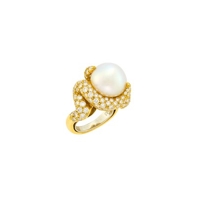 Lot 54 - Henry Dunay Gold, South Sea Cultured Pearl and Diamond Ring