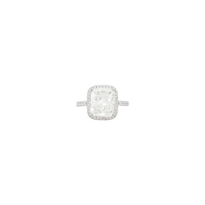 Lot 150 - Platinum and Diamond Ring