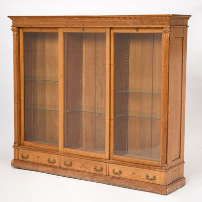 Lot 672 - American Oak Bookcase