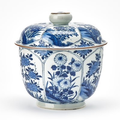 Lot 111 - A Chinese Blue and White Porcelain Covered Bowl