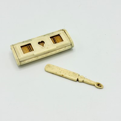 Lot 106 - Bone Snuff Box and Spoon