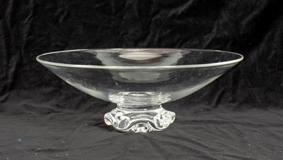 Lot 117 - Steuben Glass Center Bowl