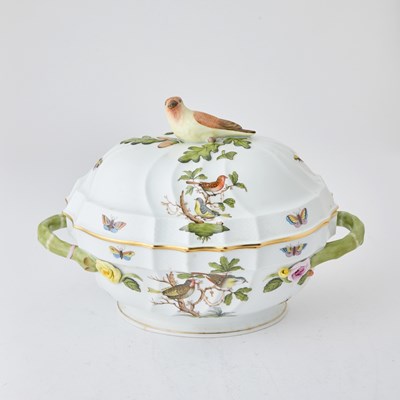 Lot 523 - Herend Hand-Painted Porcelain "Rothschild Bird" Pattern Two-Handled Tureen and Cover