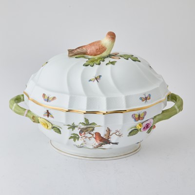 Lot 523 - Herend Hand-Painted Porcelain "Rothschild Bird" Pattern Two-Handled Tureen and Cover