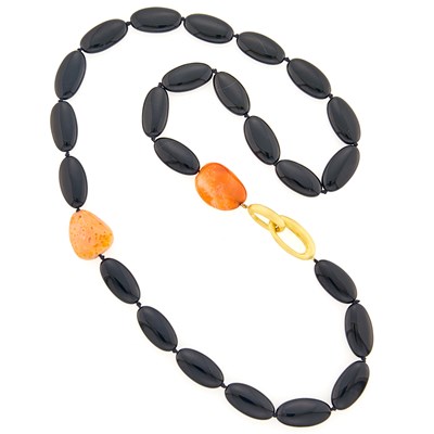 Lot 1040 - Long Tumbled Black Hardstone and Agate Bead and Gold Link Necklace