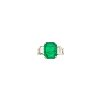 Lot 187 - Platinum, Emerald and Diamond Ring