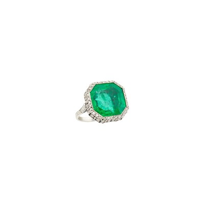 Lot 184 - Platinum, Emerald and Diamond Ring
