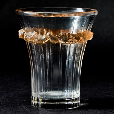 Lot Lalique Molded Glass Vase: Boulouris