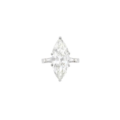 Lot 181 - Platinum and Diamond Ring
