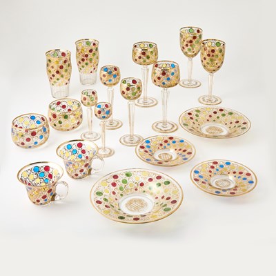 Lot 905 - Extensive Set of Bubble Glassware
