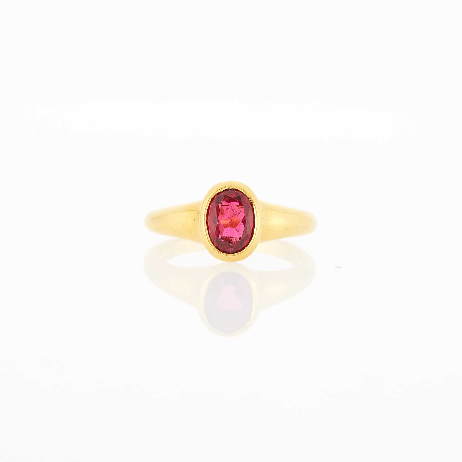Lot 1009 - Bulgari Gold and Rubellite Ring