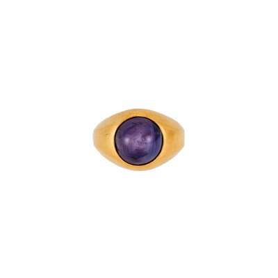 Lot 2057 - Gentleman's Gold and Purple Star Sapphire Gypsy Ring