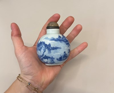 Lot 7 - A Chinese Blue and White Porcelain Snuff Bottle
