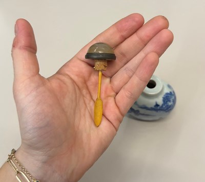 Lot 7 - A Chinese Blue and White Porcelain Snuff Bottle