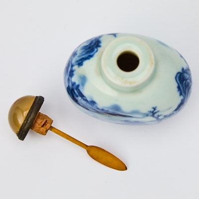 Lot 7 - A Chinese Blue and White Porcelain Snuff Bottle