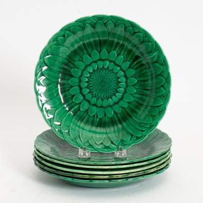 Lot 367 - Set of Six Wedgwood Leaf Pattern Plates