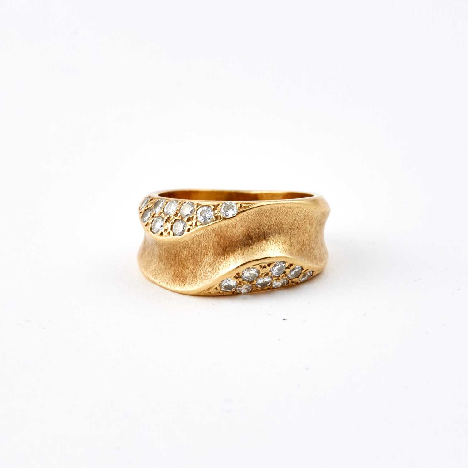 Lot 74 - Diamond Ring, 17 diamonds about 0.50 ct., 14K 6 dwt.