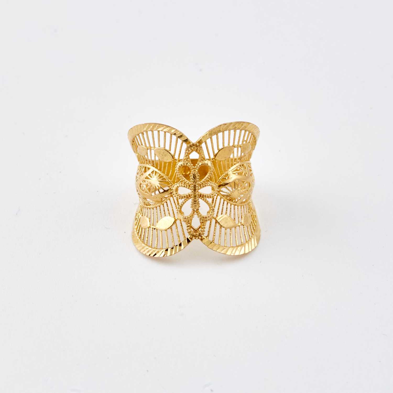 Lot 112 - Gold Ring, 21K 2 dwt.
