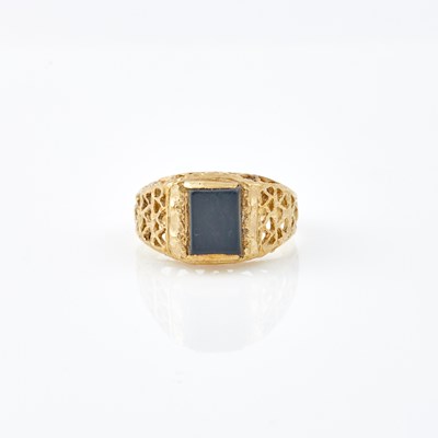 Lot 125 - Gold and Stone Ring, 10K 2 dwt. all
