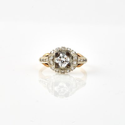 Lot 185 - Diamond Ring, 21 diamonds, center stone about 0.50 ct., 14K 1 dwt.