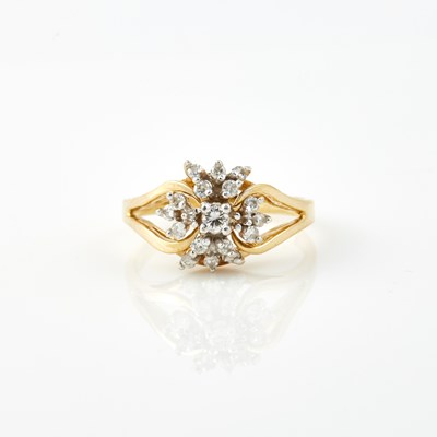 Lot 308 - Diamond Ring, 17 diamonds about 0.40 ct., 14K 2 dwt.