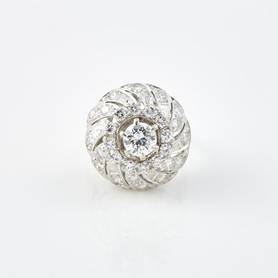 Lot 493 - Diamond Ring, 31 diamonds, center stone about 0.90 ct., 30 stones about 1.50 cts., 14K 5 dwt.