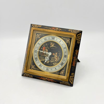 Lot 1084 - Chelsea Chinoiserie-decorated Desk Clock