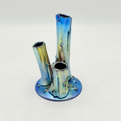 Lot 1098 - Carder Steuben Irridescent Glass Three-Prong Stump Vase