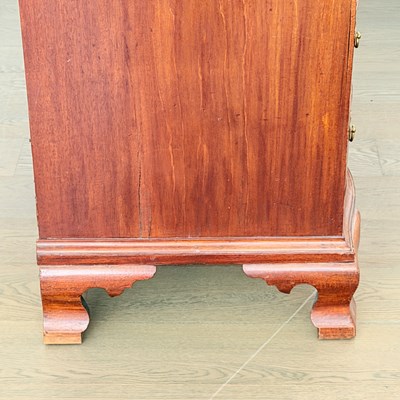 Lot 1089 - Chippendale Mahogany Serpentine Chest of Drawers