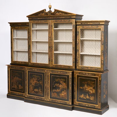 Lot 384 - George III Style Parcel-Gilt Japanned Breakfront Cabinet